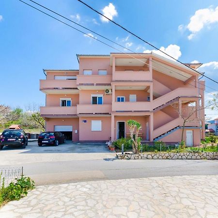 Apartments And Room Ljubica ロパール エクステリア 写真