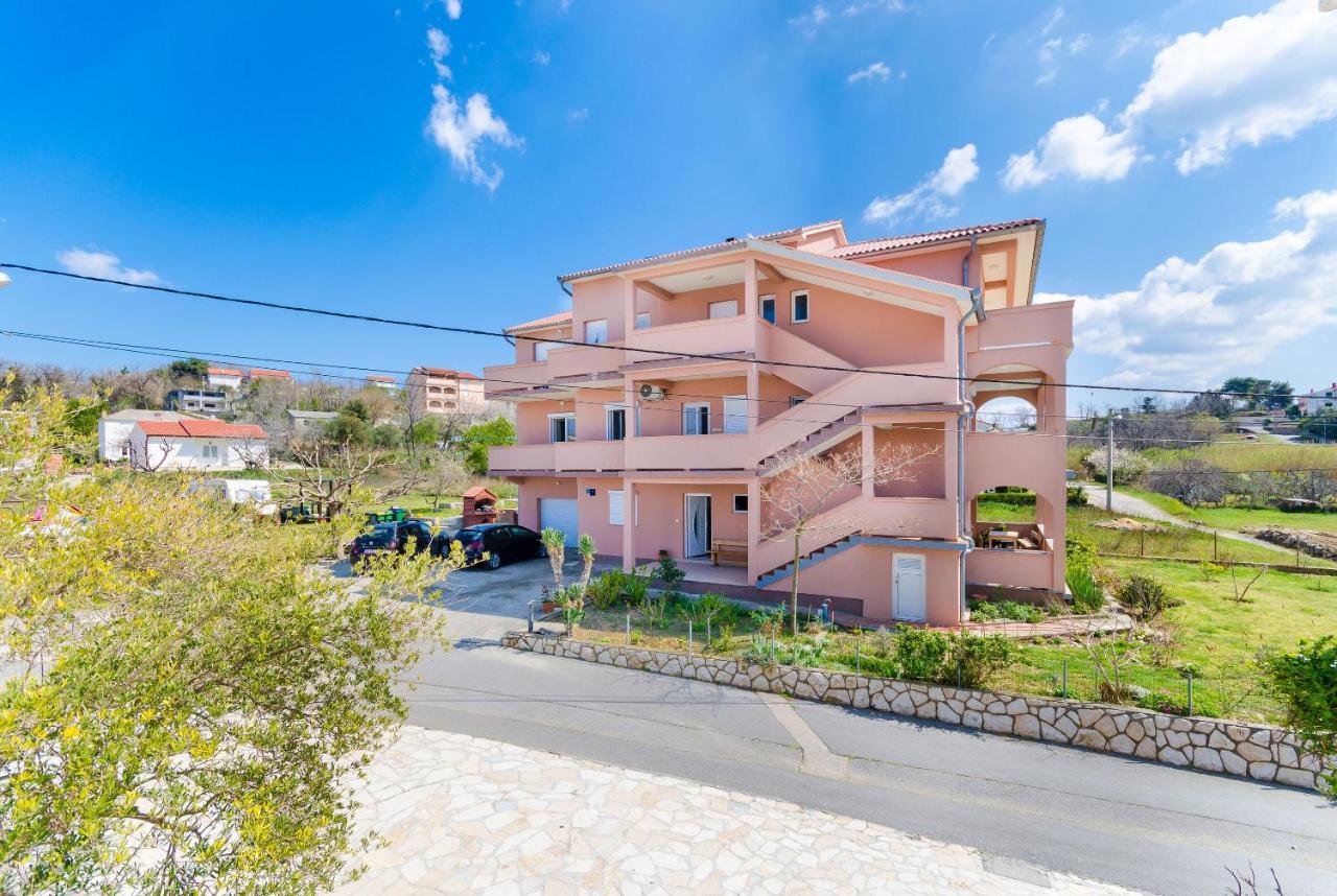 Apartments And Room Ljubica ロパール エクステリア 写真