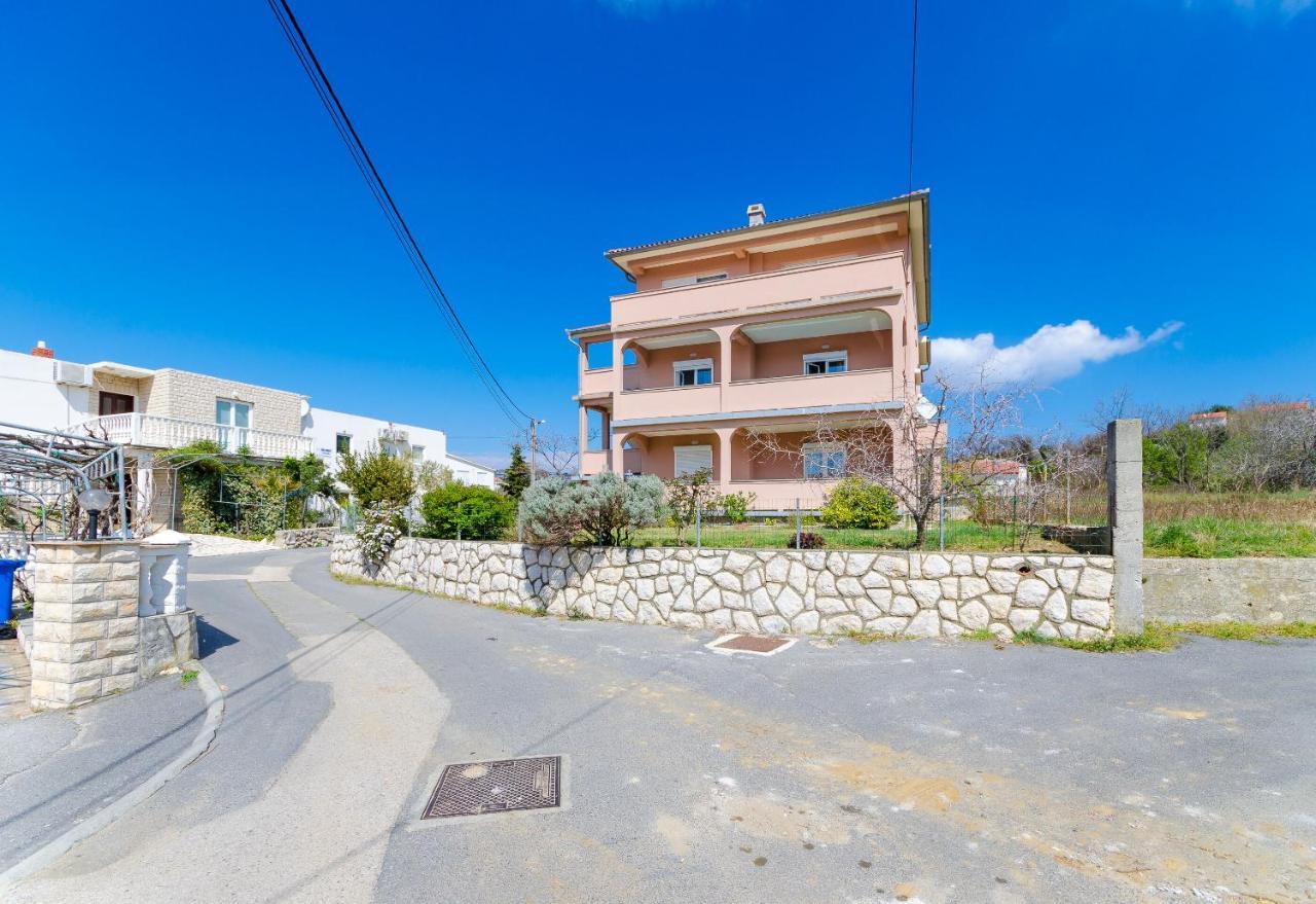 Apartments And Room Ljubica ロパール エクステリア 写真
