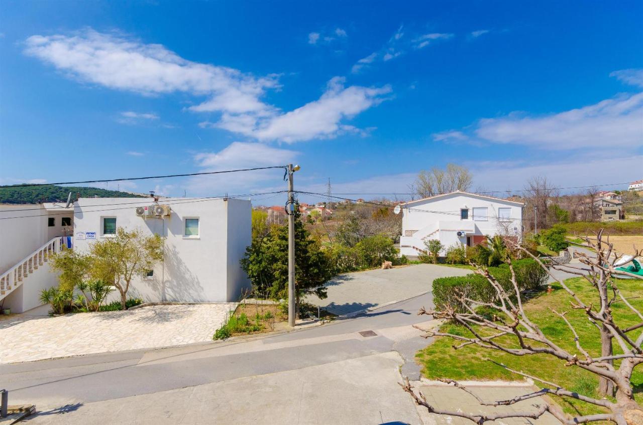 Apartments And Room Ljubica ロパール エクステリア 写真