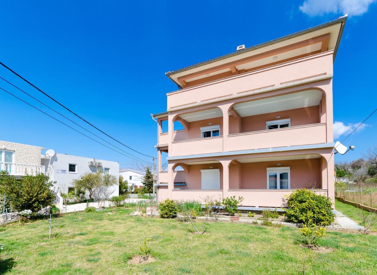 Apartments And Room Ljubica ロパール エクステリア 写真