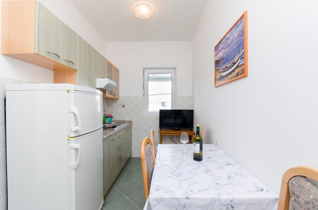 Apartments And Room Ljubica ロパール エクステリア 写真
