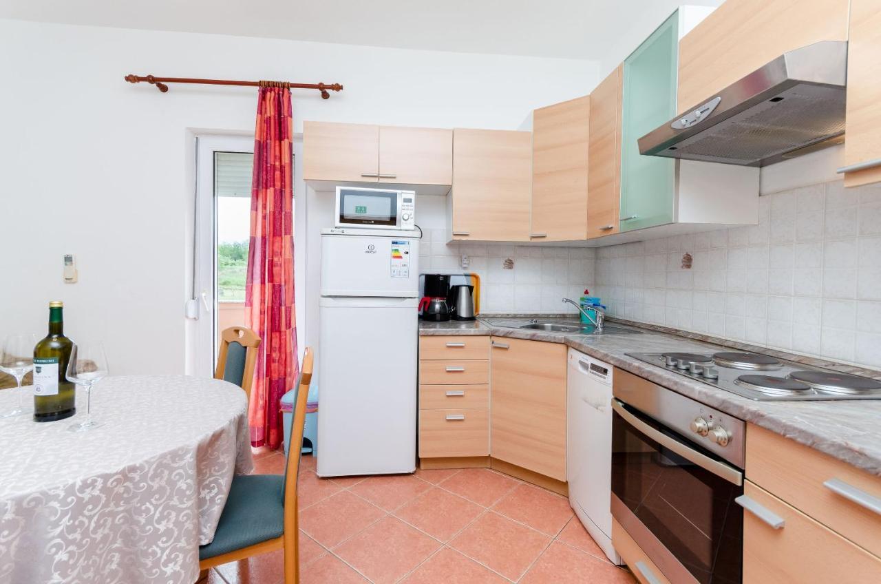 Apartments And Room Ljubica ロパール エクステリア 写真