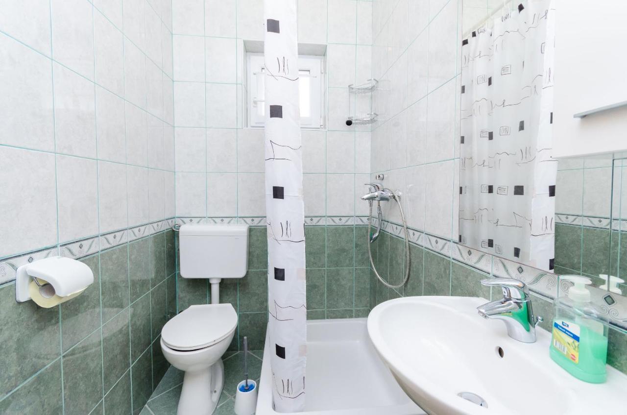 Apartments And Room Ljubica ロパール エクステリア 写真