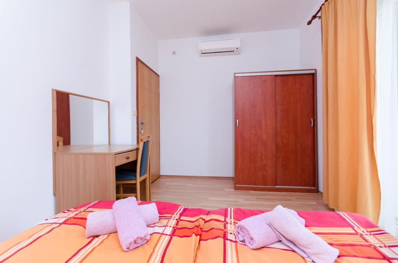 Apartments And Room Ljubica ロパール エクステリア 写真