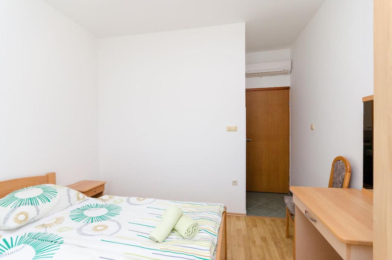 Apartments And Room Ljubica ロパール エクステリア 写真
