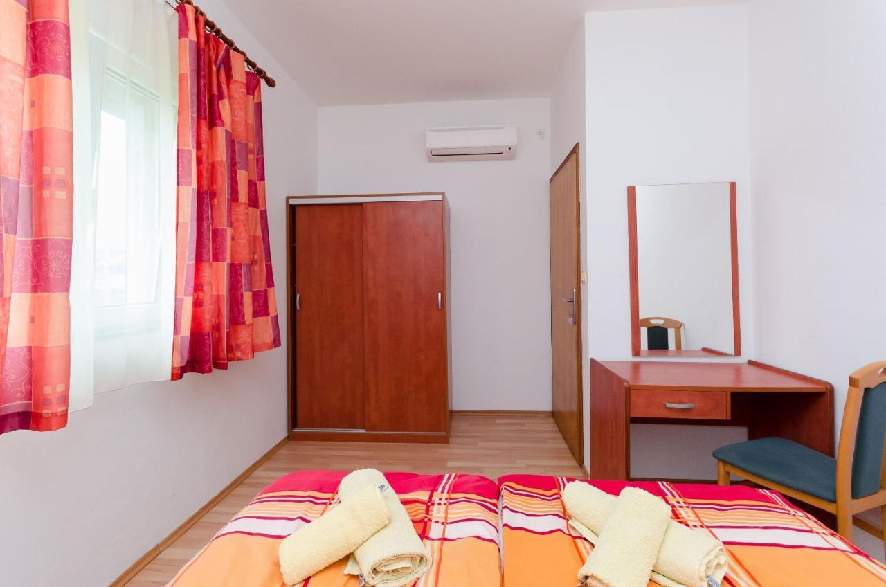 Apartments And Room Ljubica ロパール エクステリア 写真