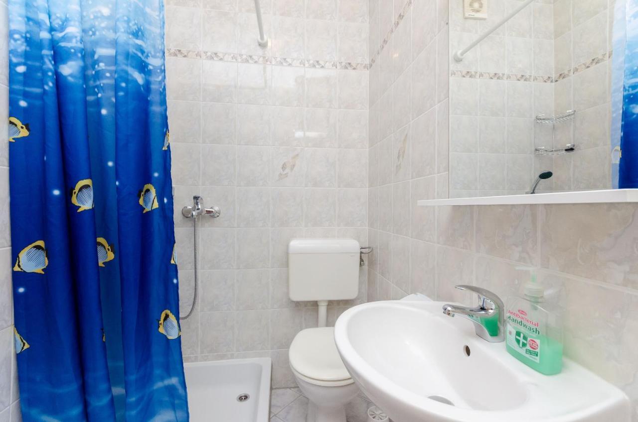 Apartments And Room Ljubica ロパール エクステリア 写真