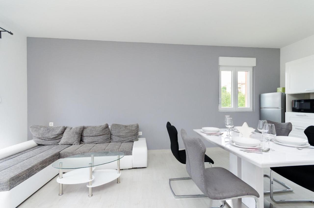 Apartments And Room Ljubica ロパール エクステリア 写真