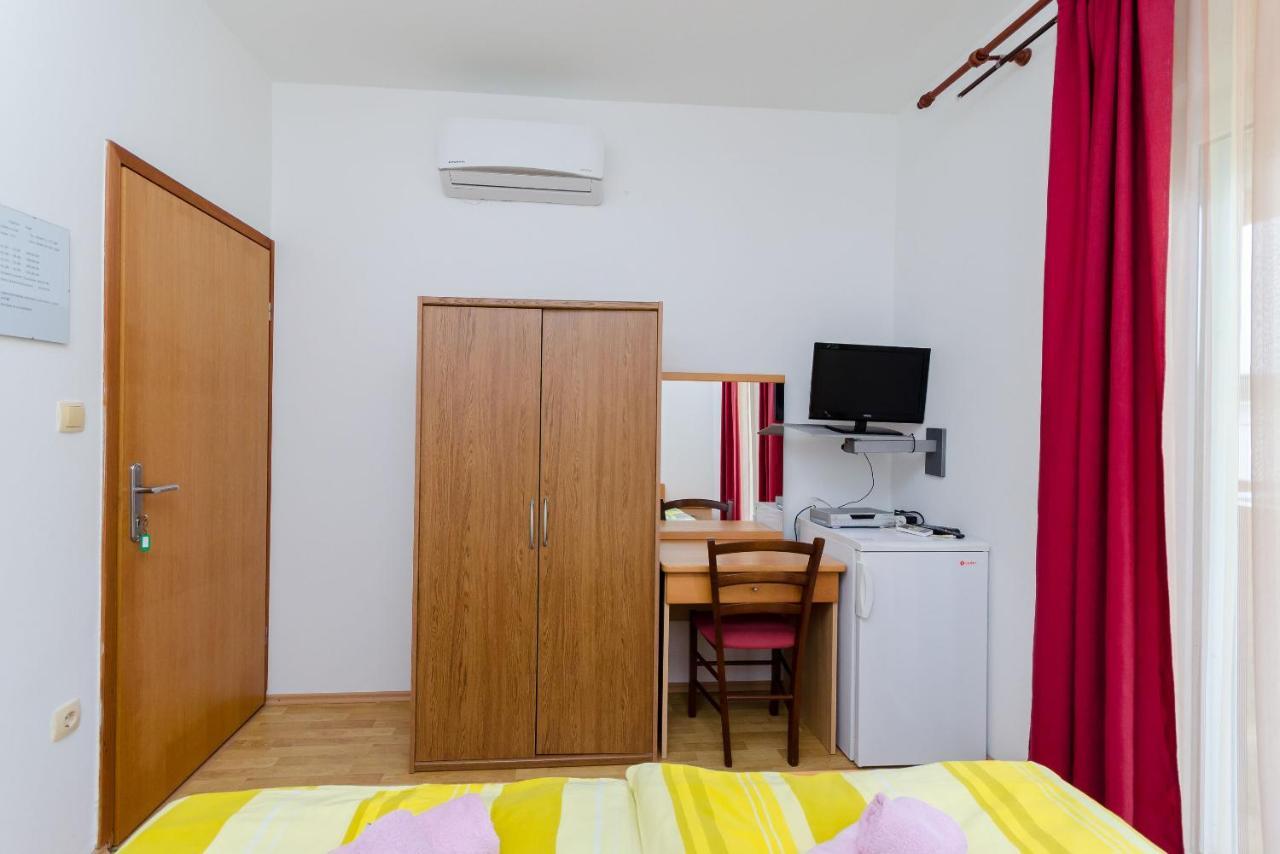 Apartments And Room Ljubica ロパール エクステリア 写真