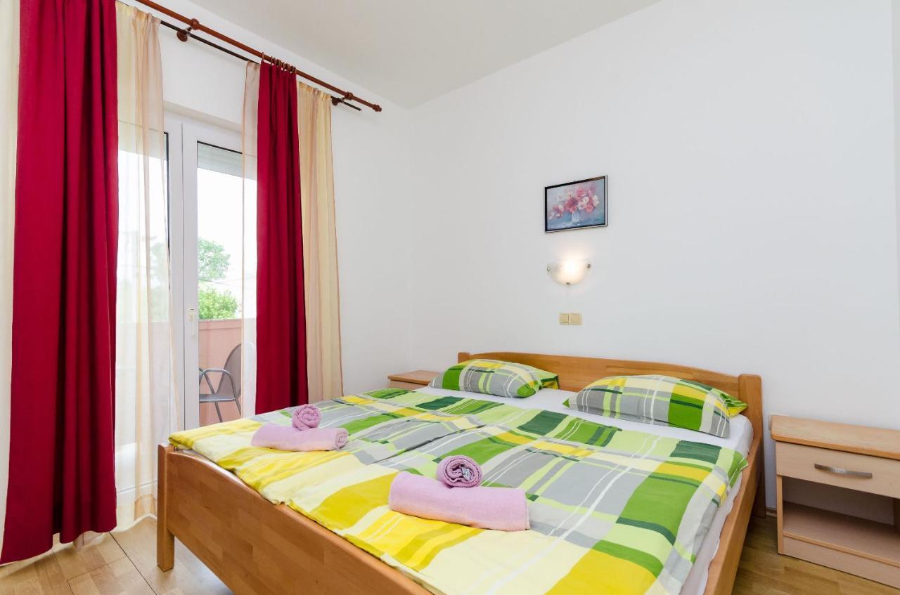 Apartments And Room Ljubica ロパール エクステリア 写真